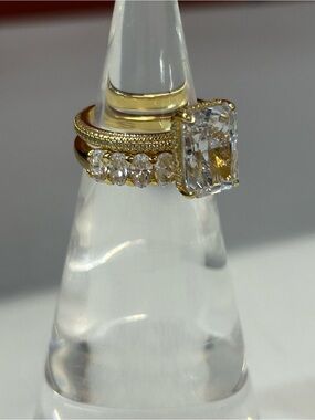 Gorgeous! Sterling  925 engagement ring set. Size approx. 7. So stunning!